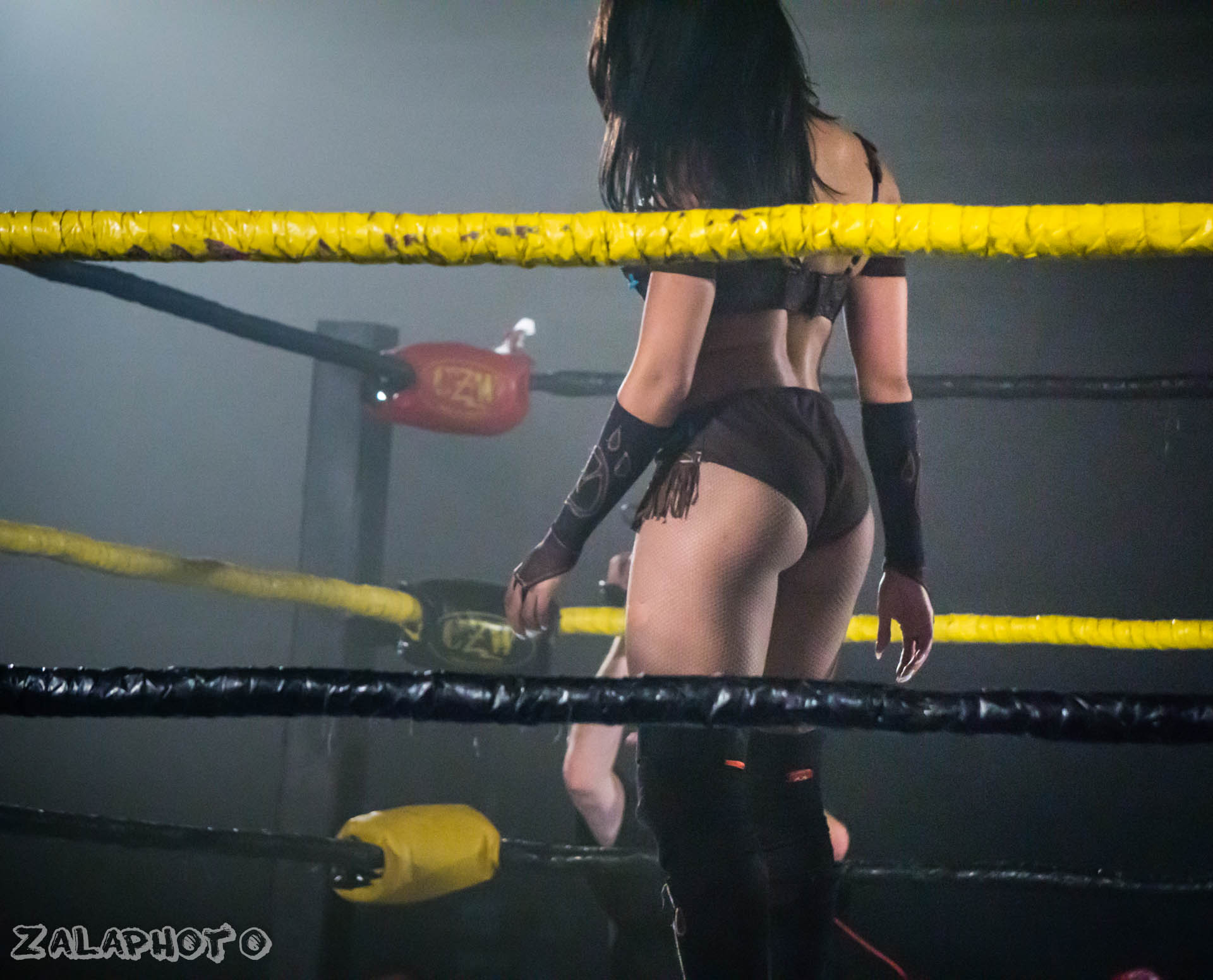 Hania-the-Huntress-standing-in-ring.jpg